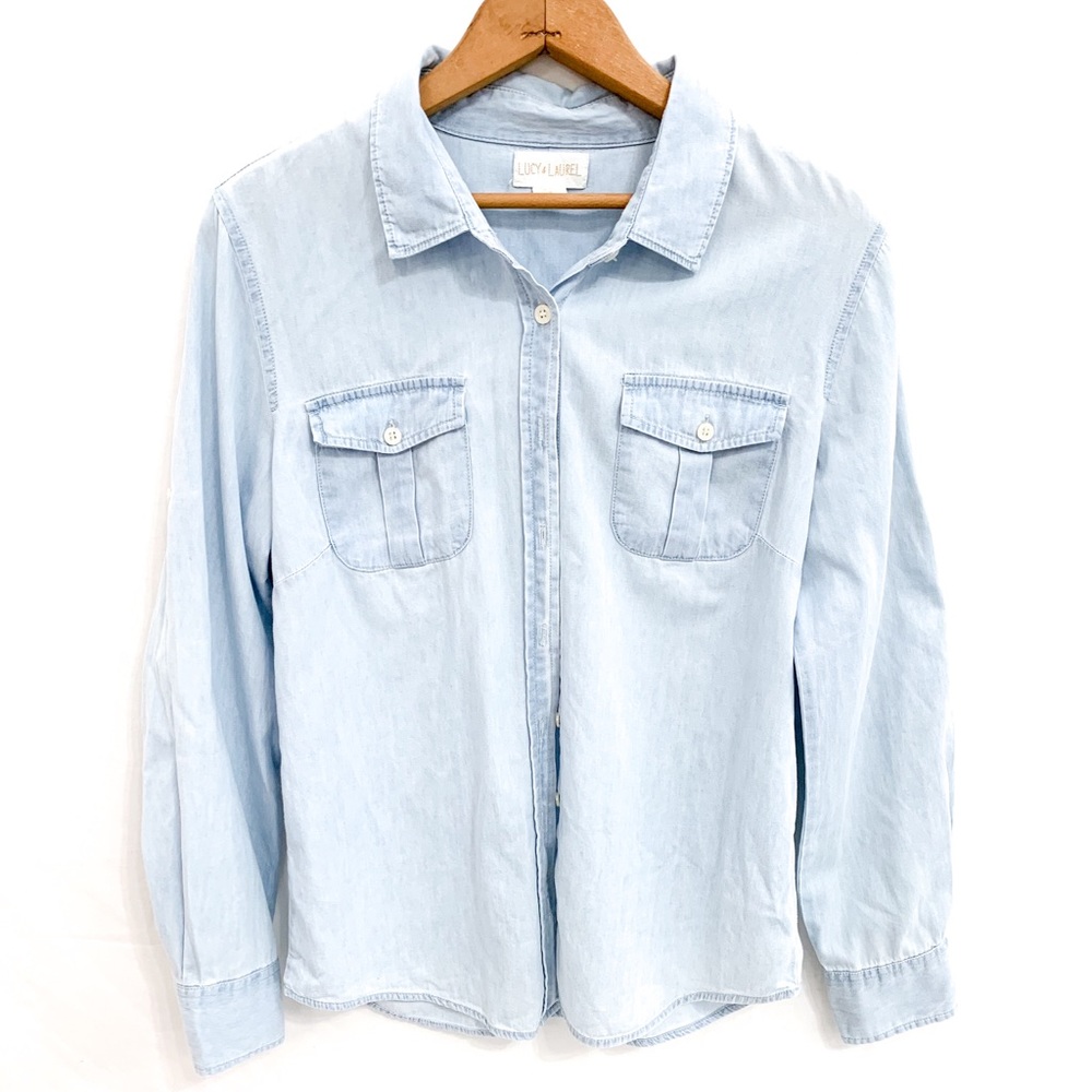Lucy & Laurel Light Chambray Button Up Top Size M